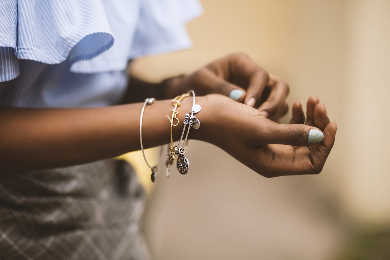 A Guide to Thoughtful Jewellery Gifting: Choosing Meaningful and Memorable Pieces