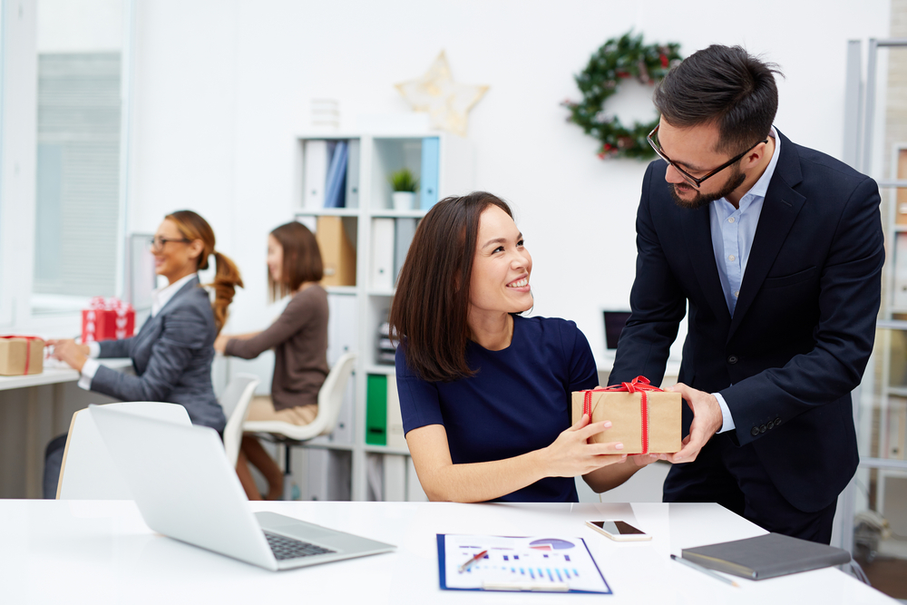 12 Reasons Why Premium Corporate Gifts Help in Brand Building